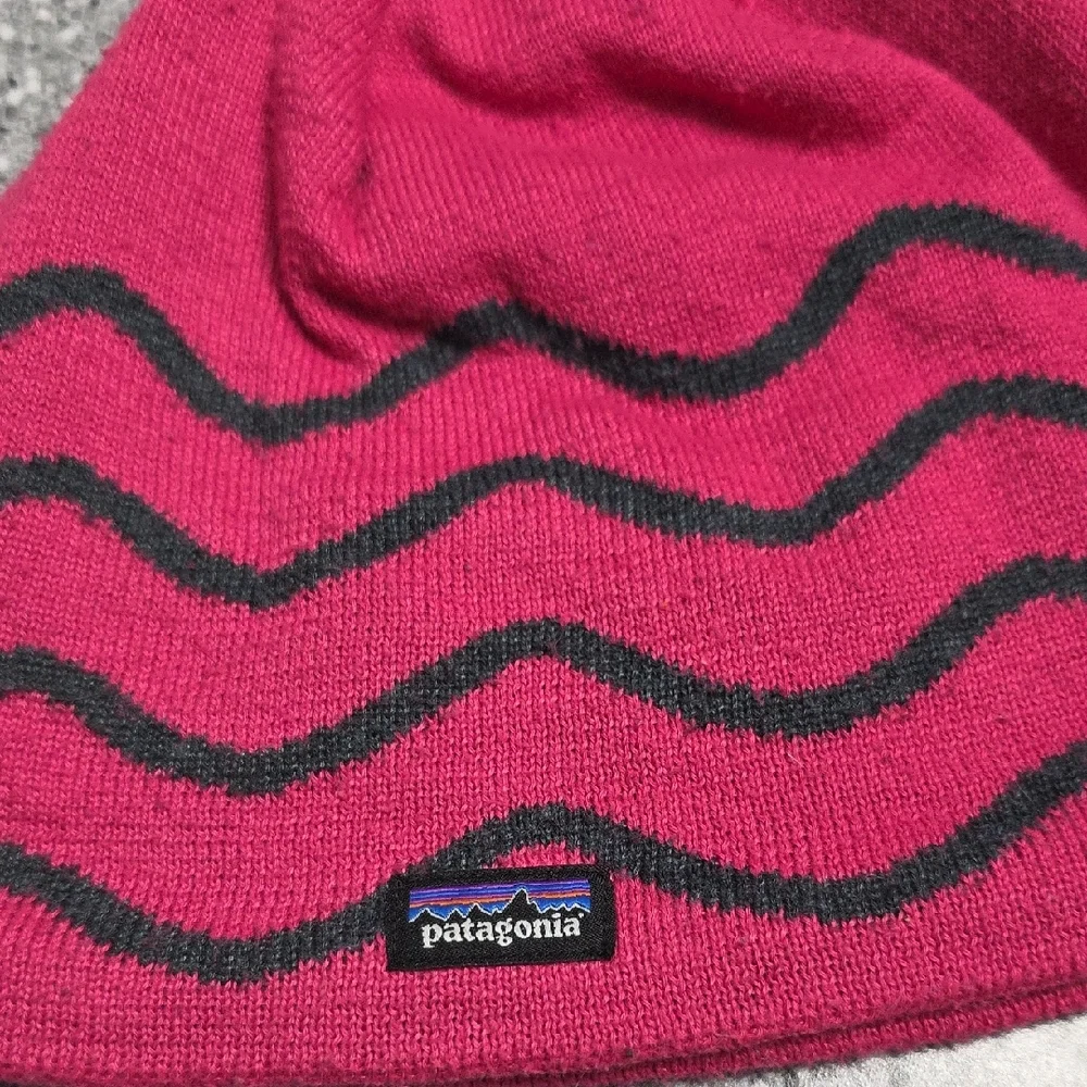 Patagonia Kids Fuchsia and Charcoal Wave Beanie